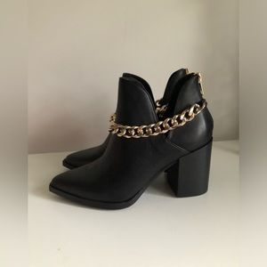 NEW Steve Madden Cedar Chain Bootie